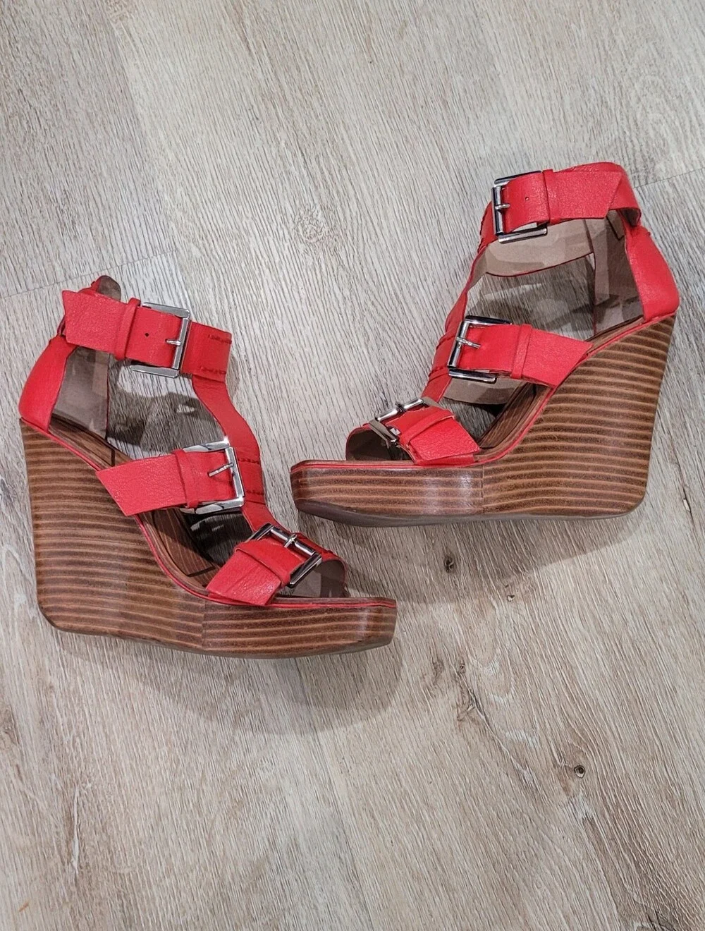 New Matiko Red Leather Buckle Wedge Sandals